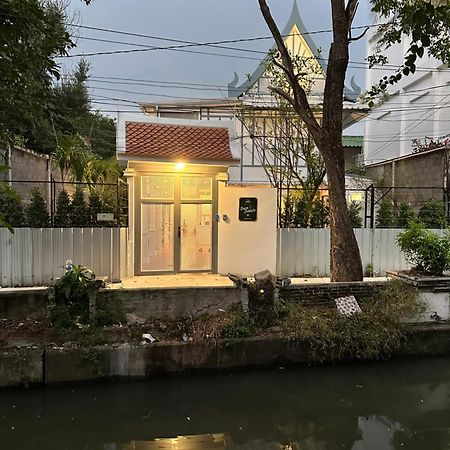 Baan Debtida Otel Bangkok Dış mekan fotoğraf