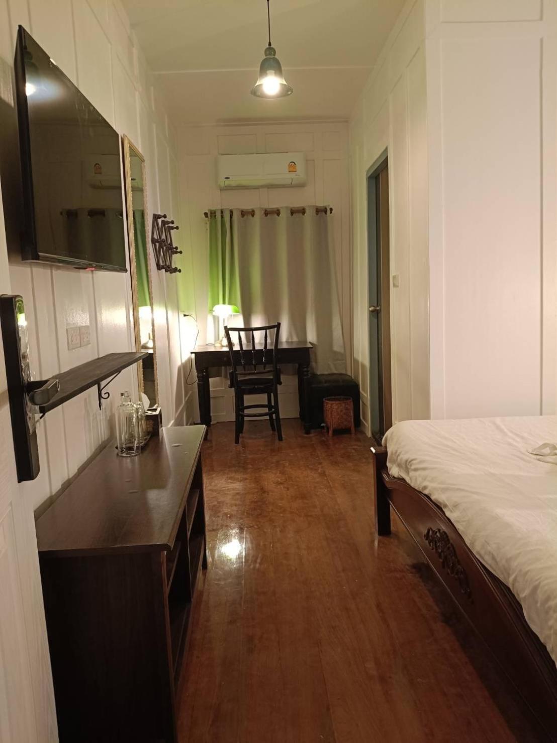 Baan Debtida Otel Bangkok Dış mekan fotoğraf