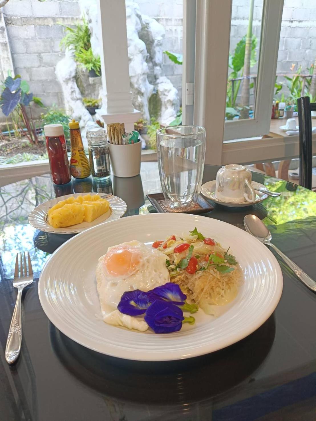 Baan Debtida Otel Bangkok Dış mekan fotoğraf